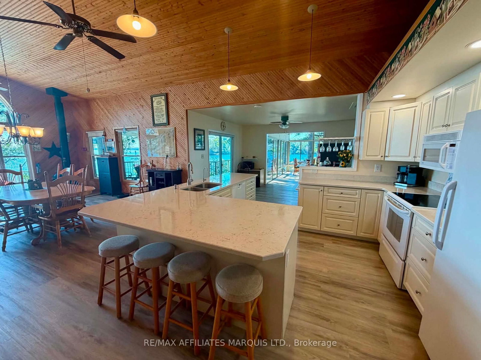 1 Island 49 Island • Leeds and the Thousand Islands, ON photo 22
