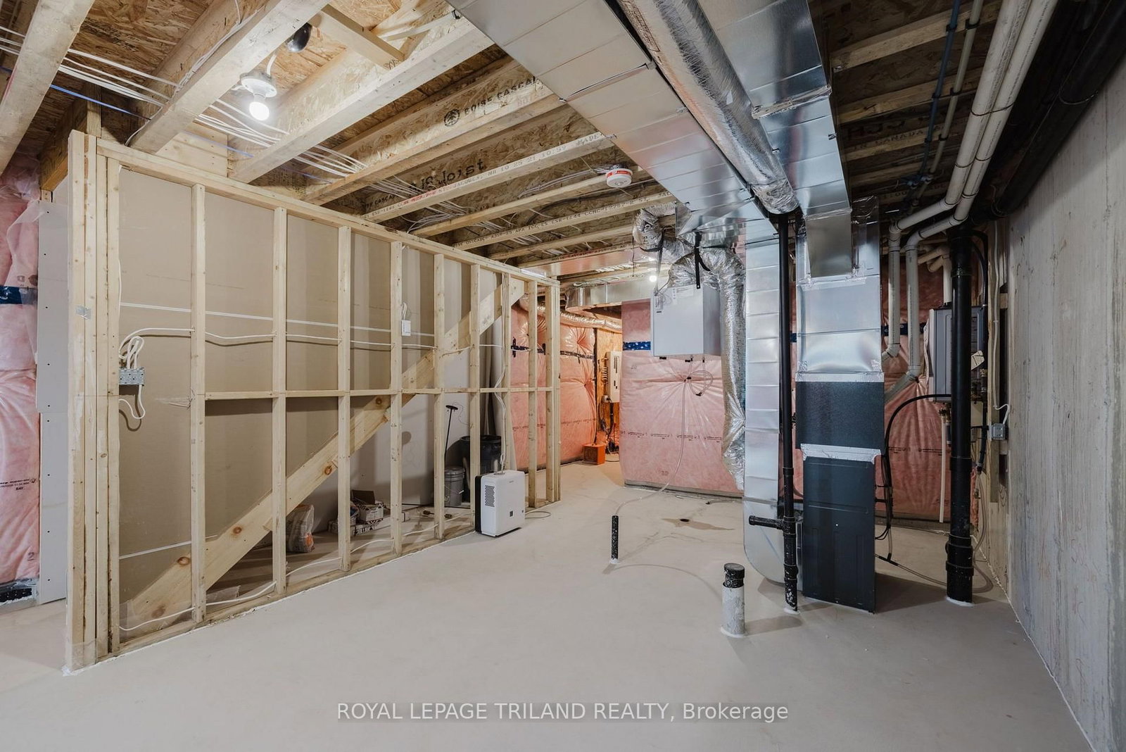 1899 Dalmagarry Road • London North, ON photo 40