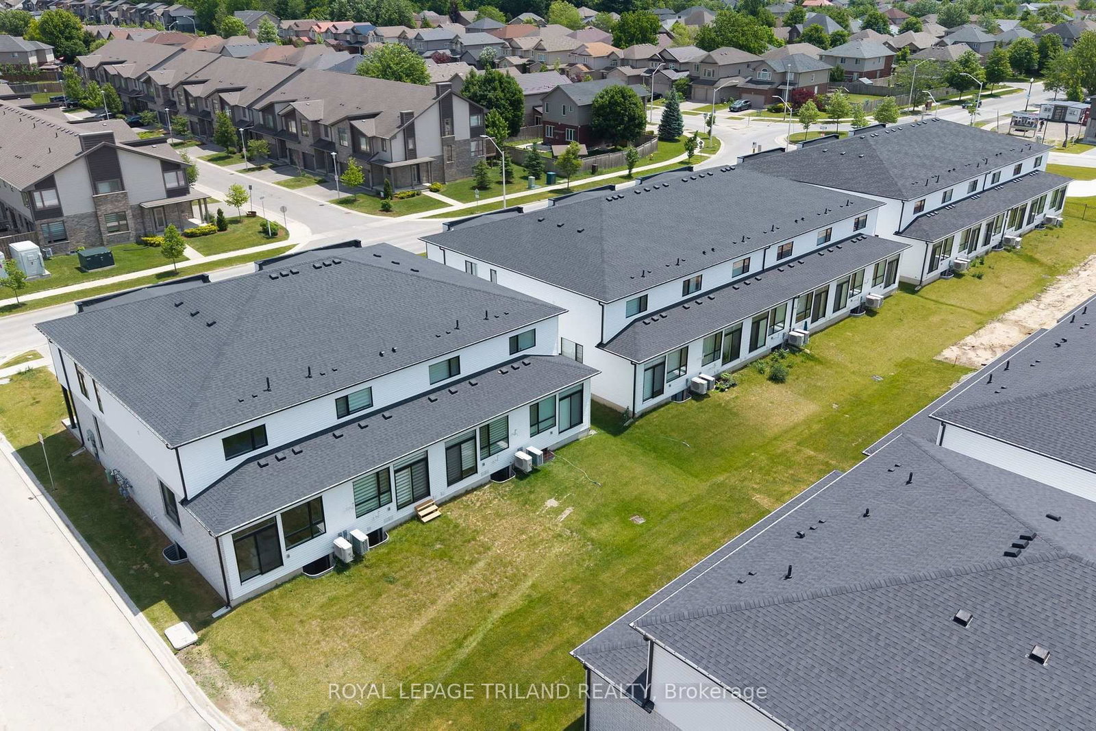 1899 Dalmagarry Road • London North, ON photo 9