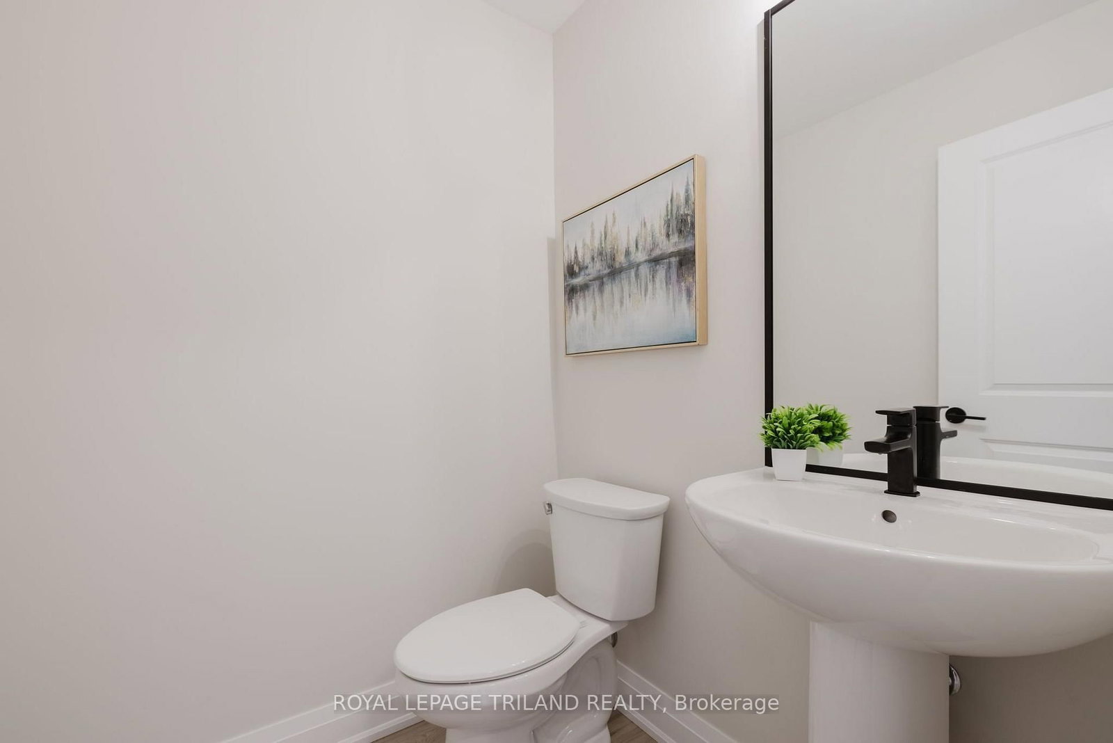 1893 Dalmagarry Road • London North, ON photo 13