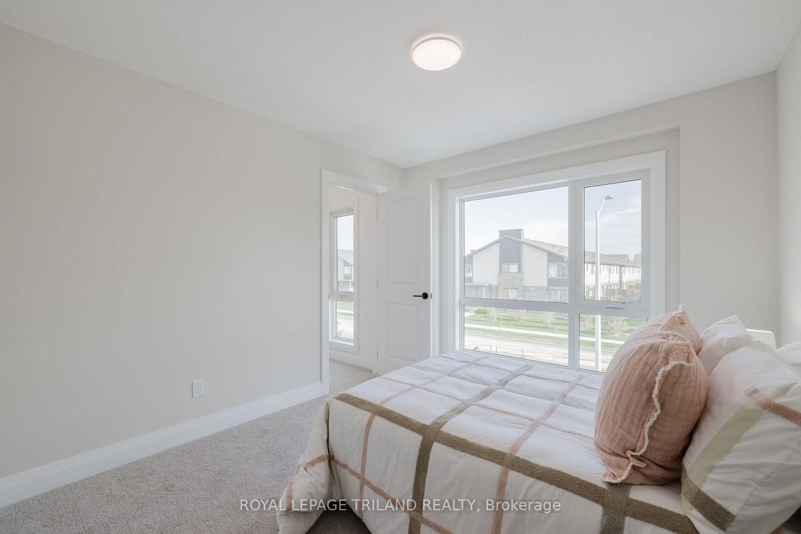 1893 Dalmagarry Road • London North, ON photo 32