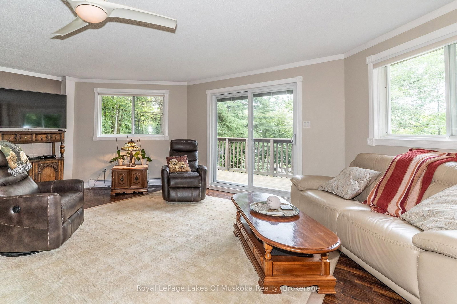 230 Lakeview Avenue • Gravenhurst, ON photo 11
