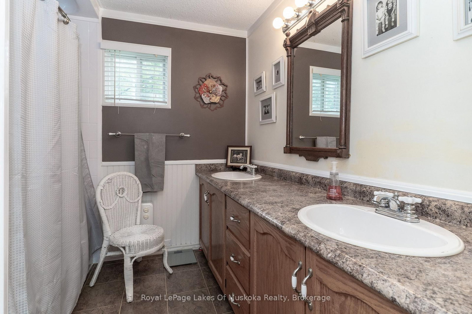 230 Lakeview Avenue • Gravenhurst, ON photo 18