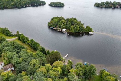 230 Lakeview Avenue • Gravenhurst, ON photo 3