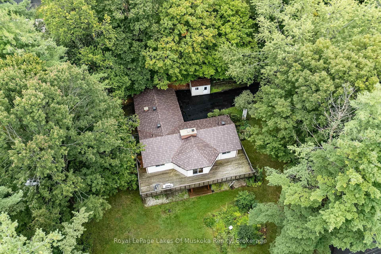 230 Lakeview Avenue • Gravenhurst, ON photo 32
