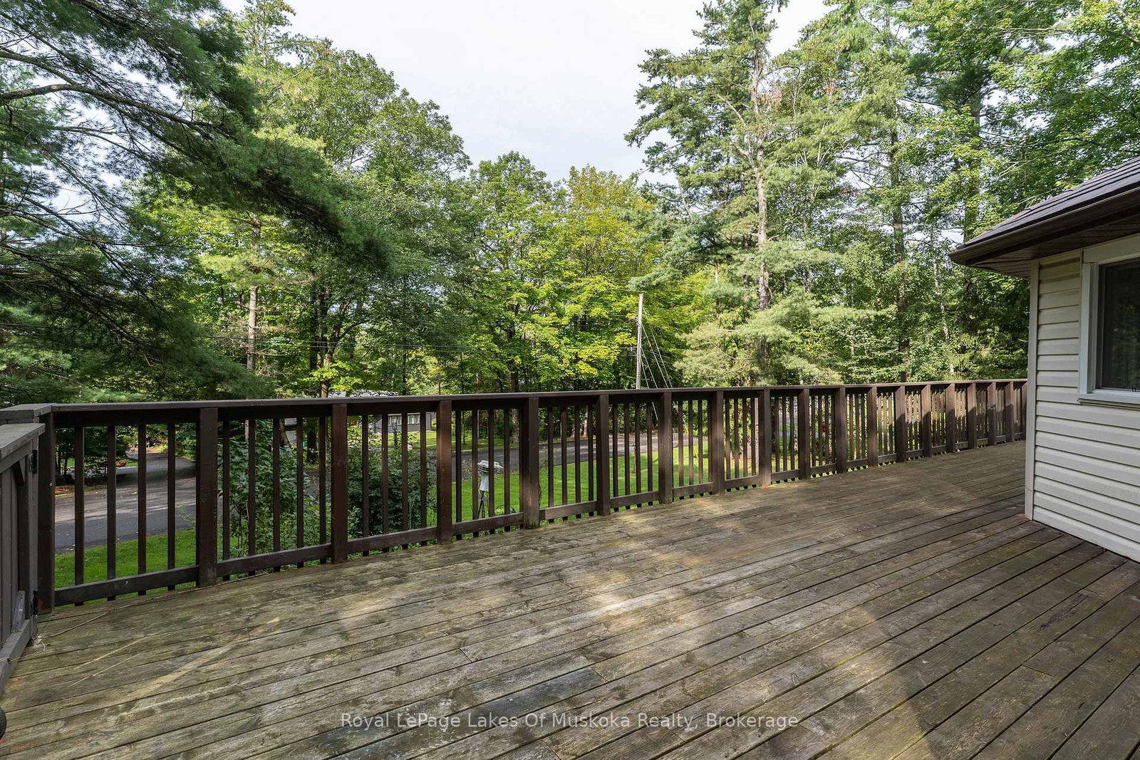 230 Lakeview Avenue • Gravenhurst, ON photo 36