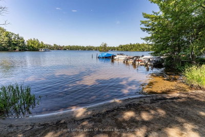 230 Lakeview Avenue • Gravenhurst, ON photo 5