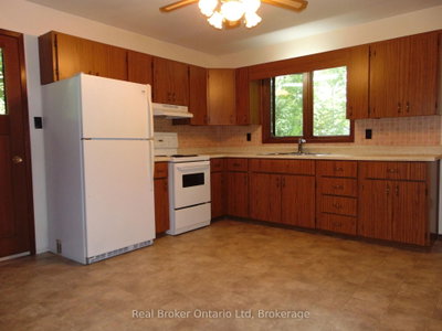 14 Emerson Avenue S • South Bruce Peninsula, ON photo 4