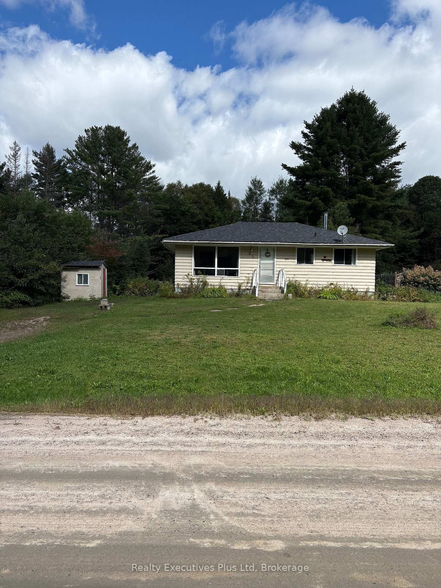 26 High Street W • Strong, ON photo 1