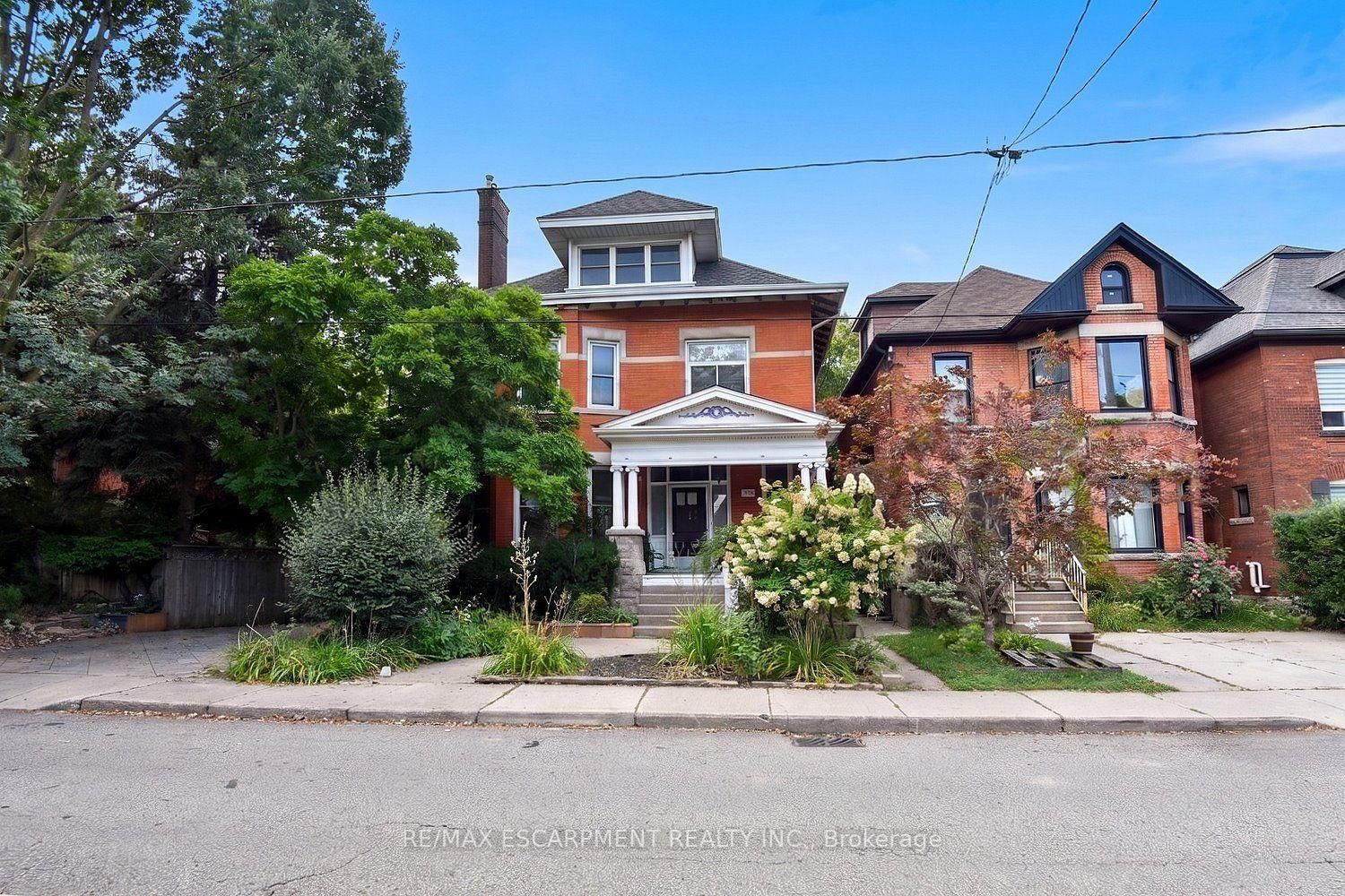 34 HOLTON Avenue S • Hamilton, ON photo 3