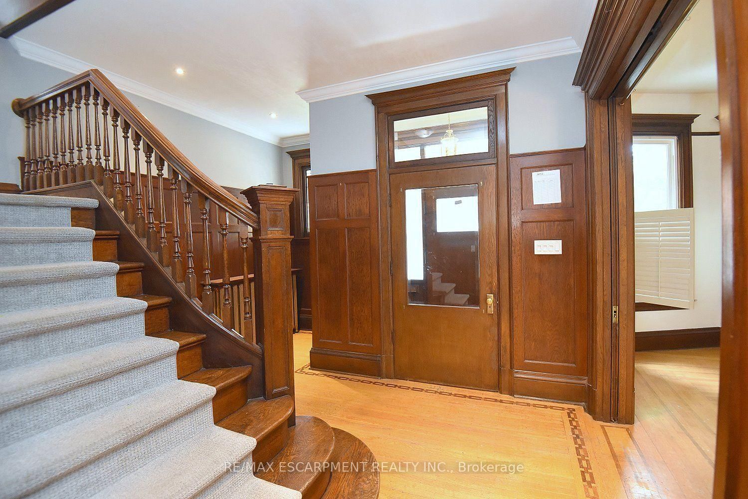34 HOLTON Avenue S • Hamilton, ON photo 6