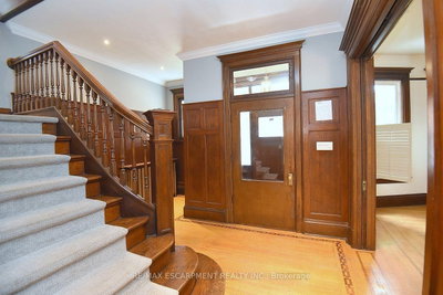 34 HOLTON Avenue S • Hamilton, ON photo 6