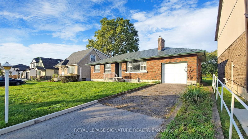 Bsmt - 127 Moffatt Street