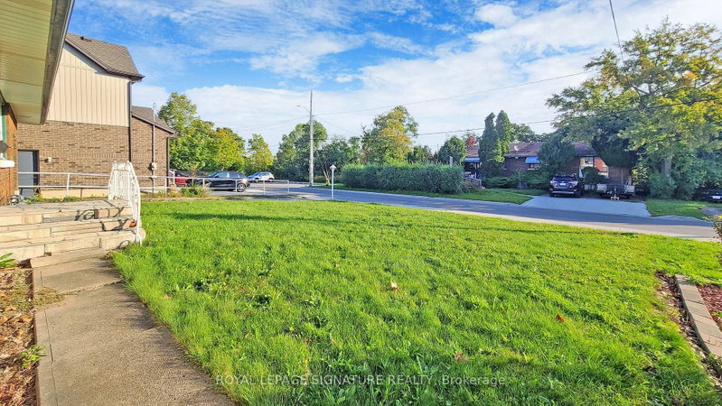 Bsmt - 127 Moffatt Street