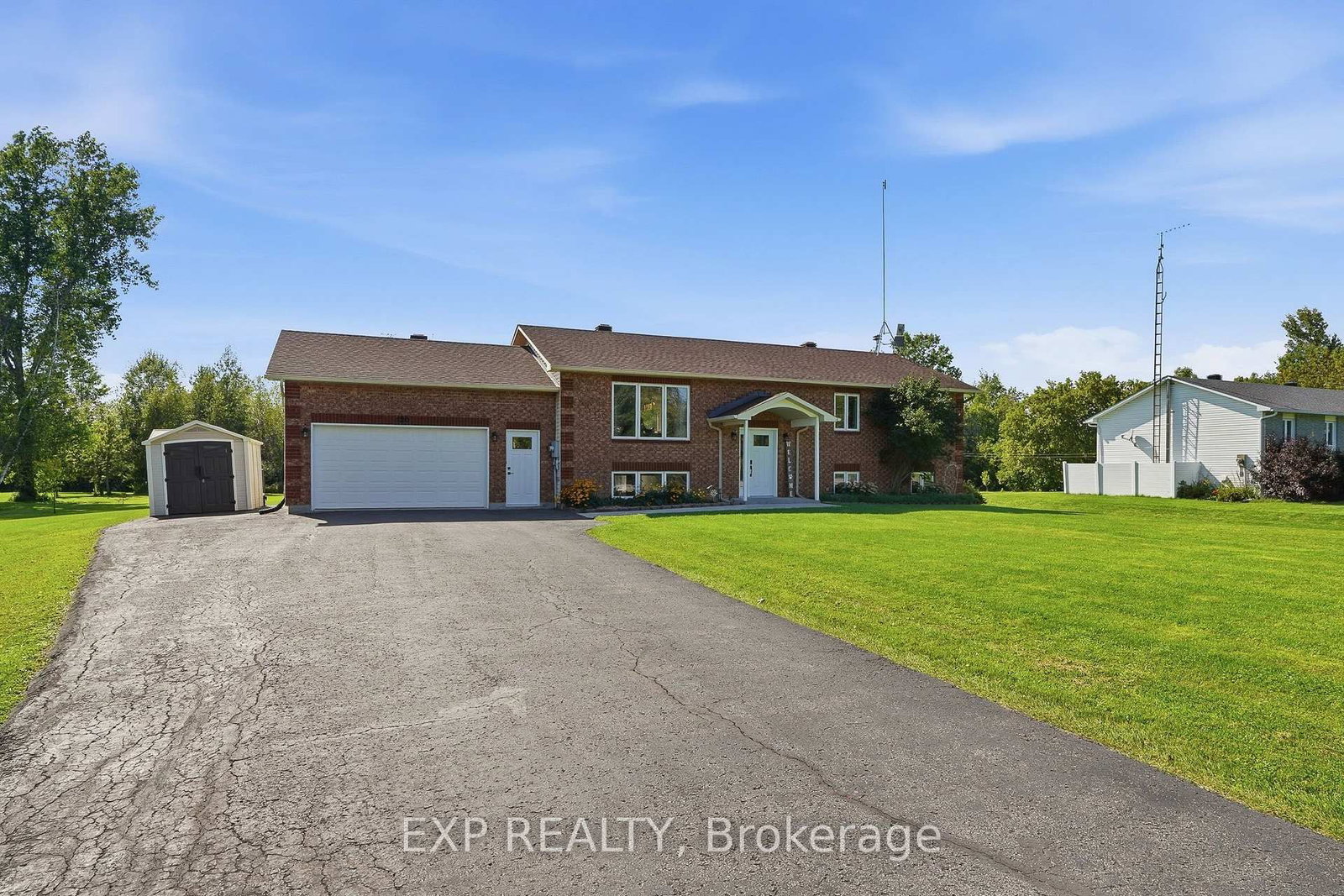 120 St Thomas Road • Russell, ON photo 2