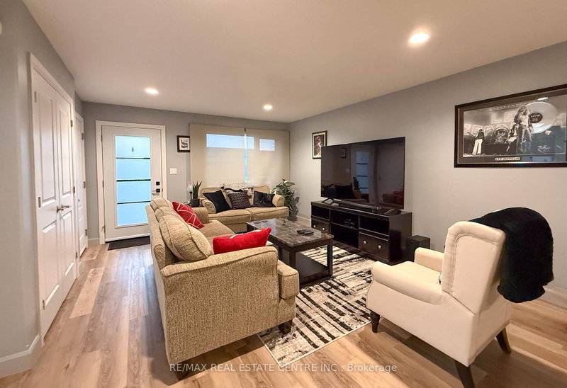 101 GRASSLAND Grove