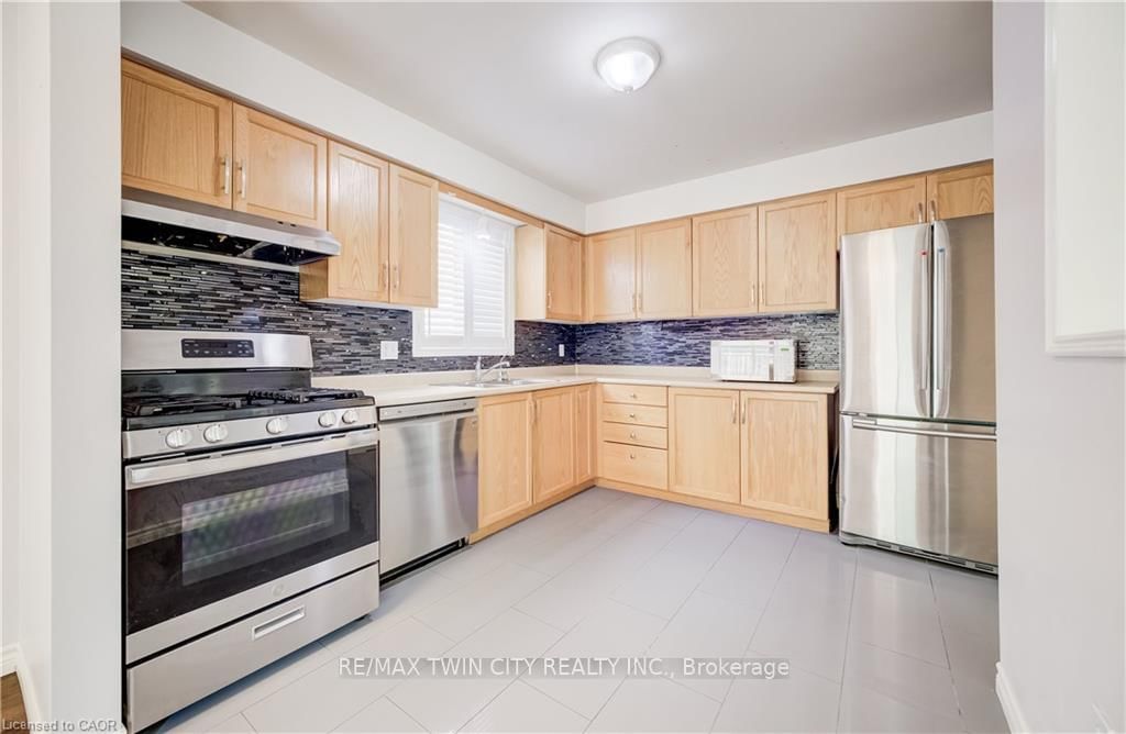 508 VERONICA Drive • Kitchener, ON photo 12