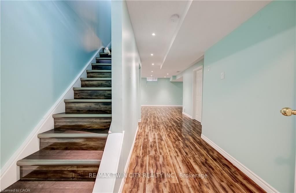 508 VERONICA Drive • Kitchener, ON photo 23