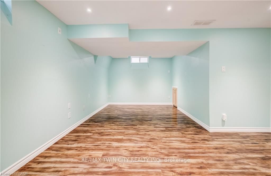 508 VERONICA Drive • Kitchener, ON photo 25
