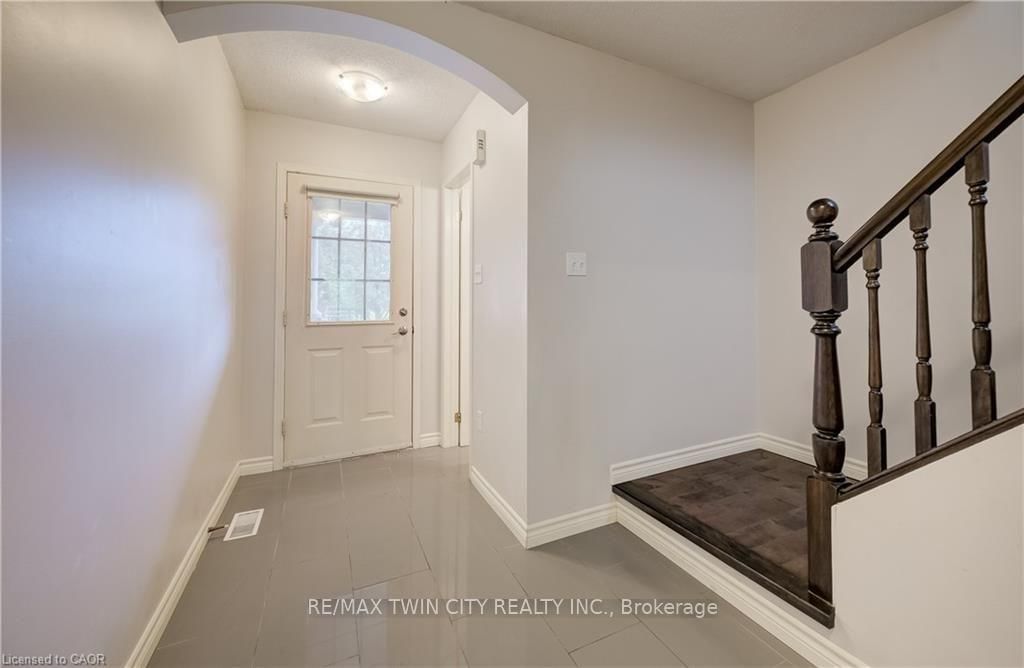 508 VERONICA Drive • Kitchener, ON photo 3