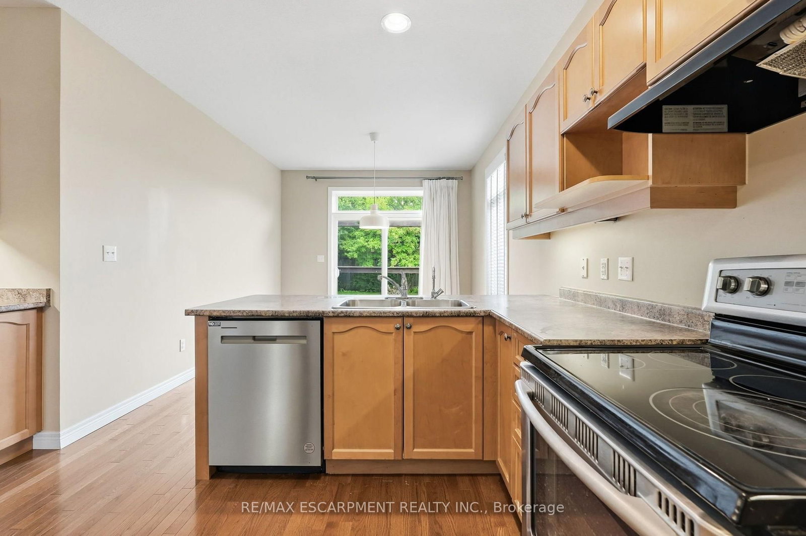 33 Norma Crescent • Guelph, ON photo 11