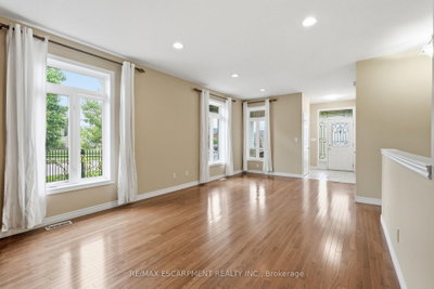 33 Norma Crescent • Guelph, ON photo 8