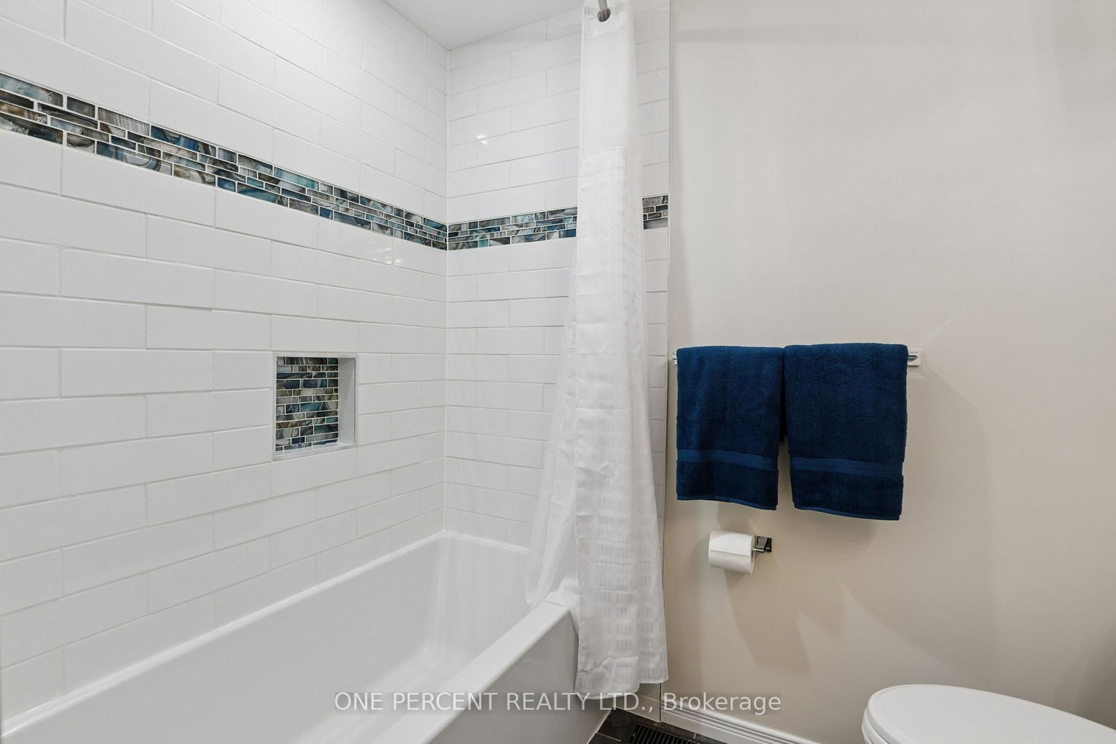 17 Pine Needles Court • Ottawa, ON photo 9