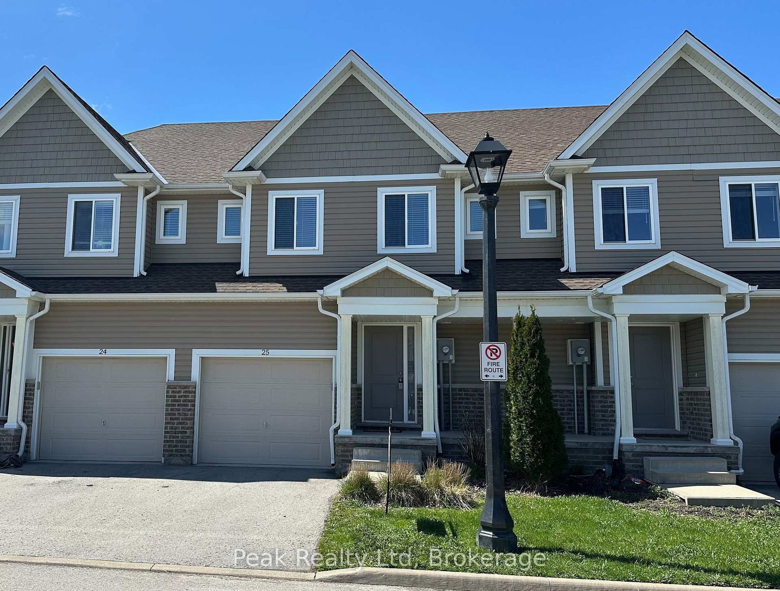 Townhouse sold at 25-60 Canterbury Drive, St. Catharines, Ontario, L2P 0E7 - Oakdale - MLS: X13747186