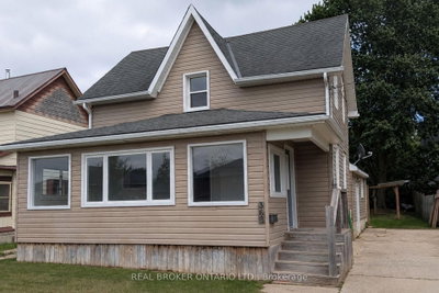 368 Wellington Avenue S • North Perth, ON photo 2