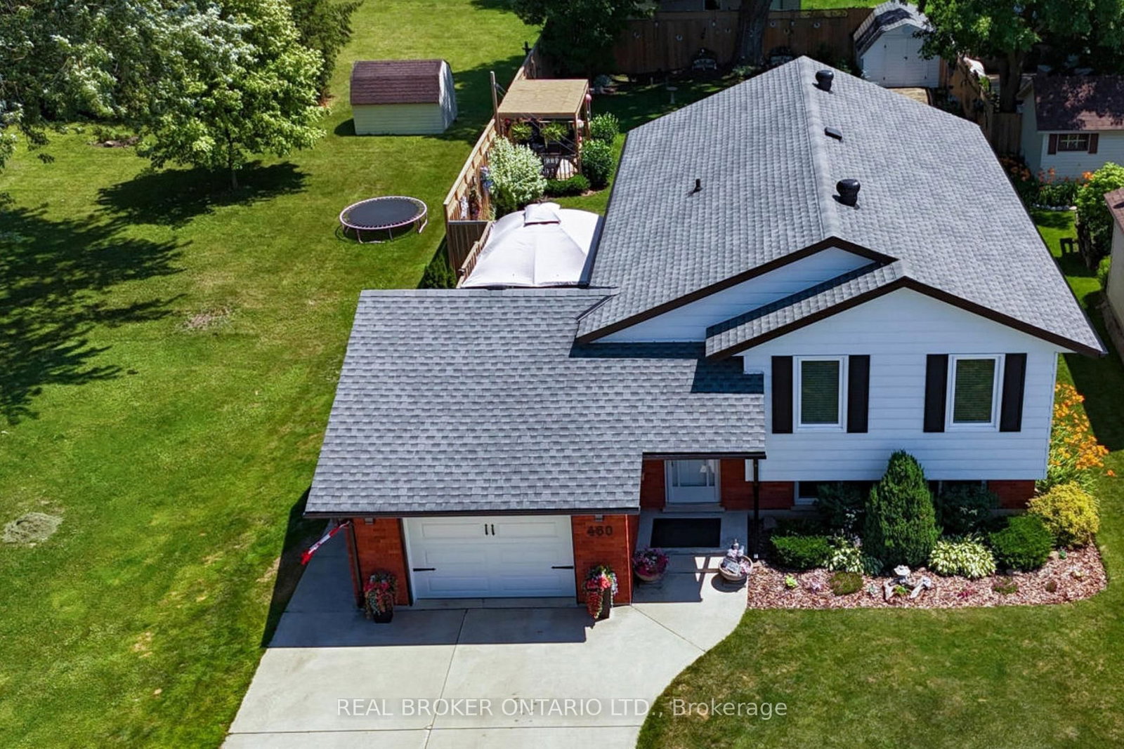 460 Wellington Avenue S • North Perth, ON photo 2