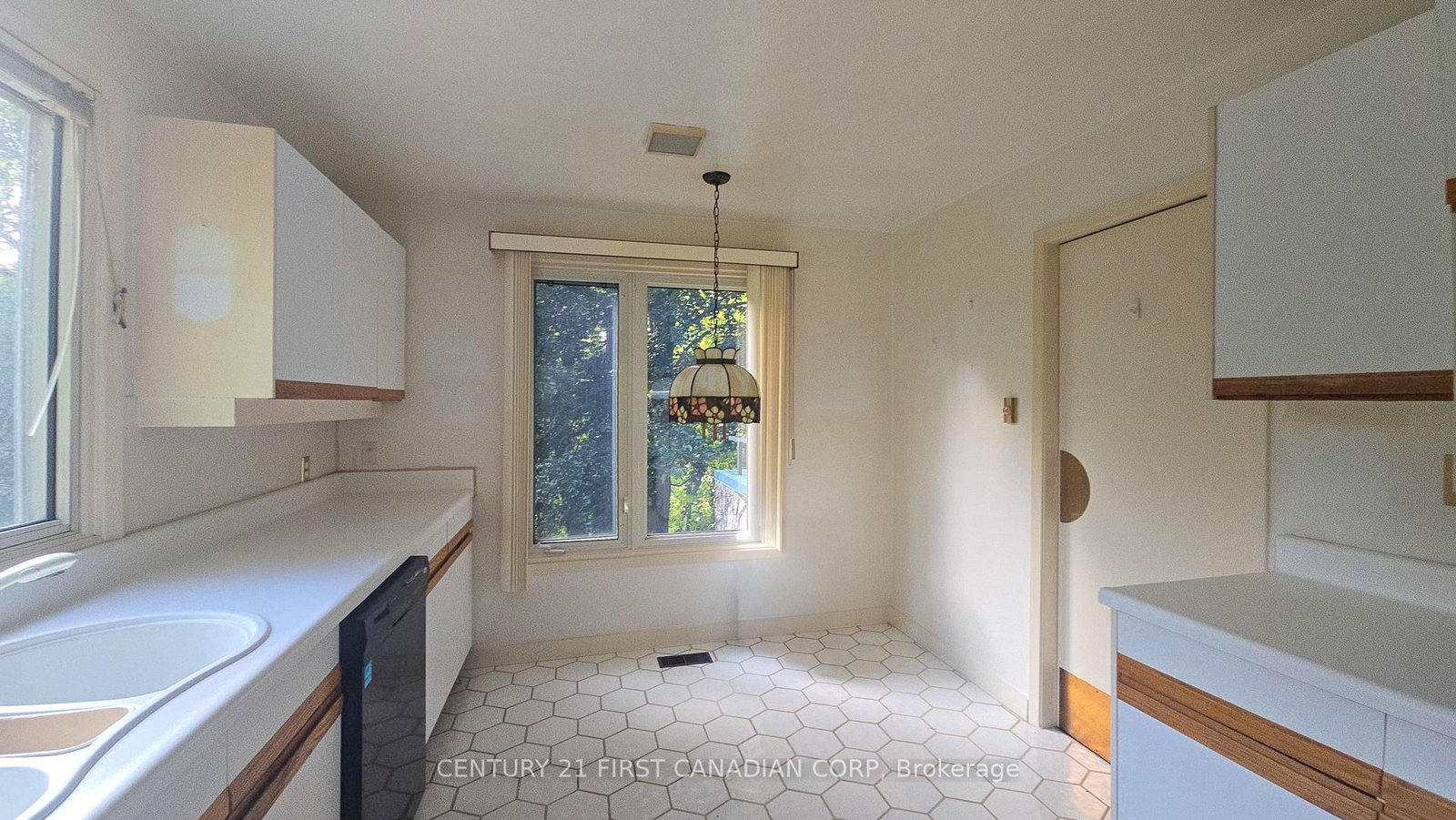 2546 Westdel Bourne • London South, ON photo 16