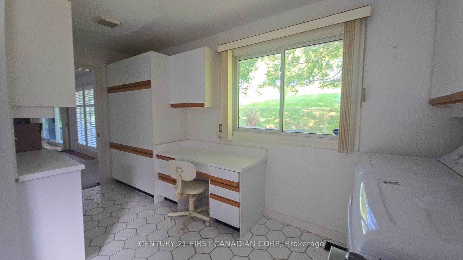 2546 Westdel Bourne • London South, ON photo 17
