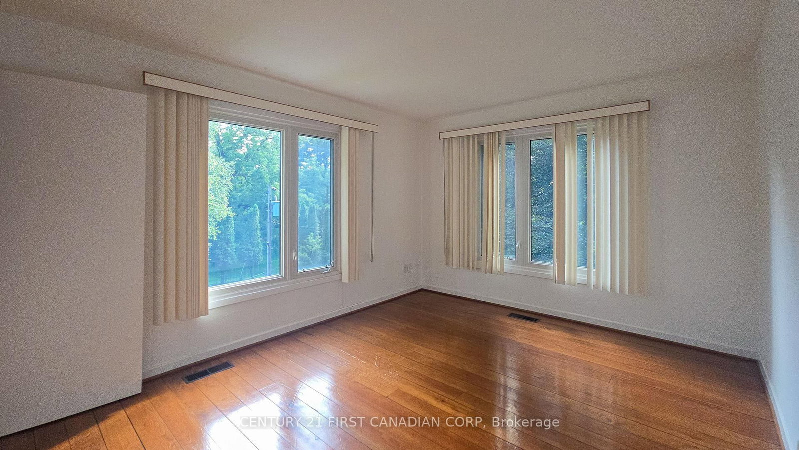 2546 Westdel Bourne • London South, ON photo 26