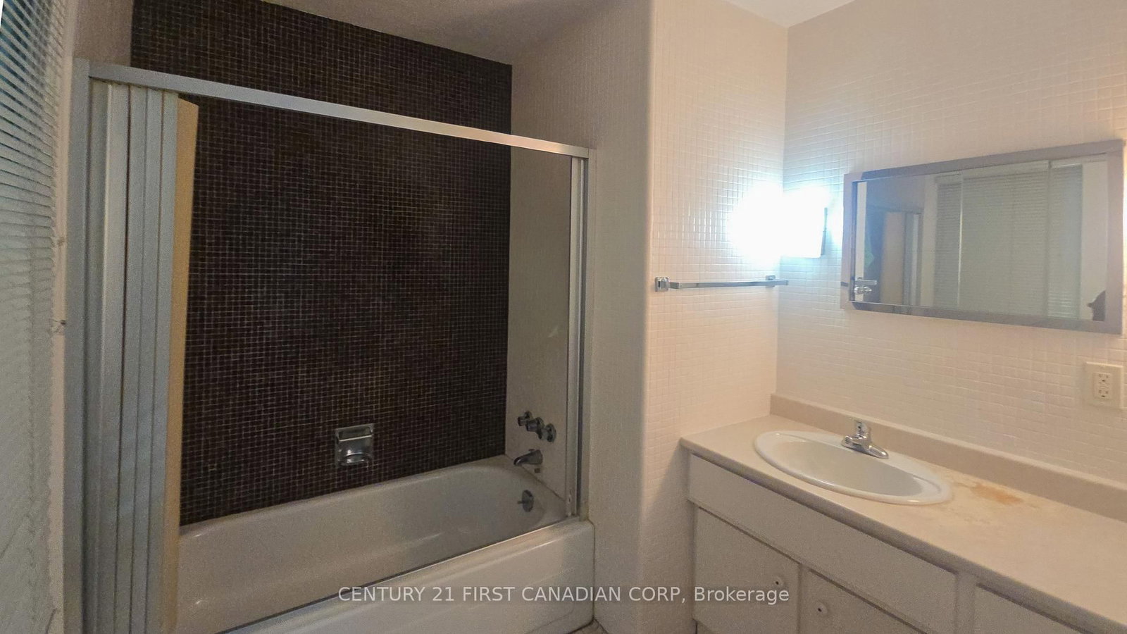 2546 Westdel Bourne • London South, ON photo 27