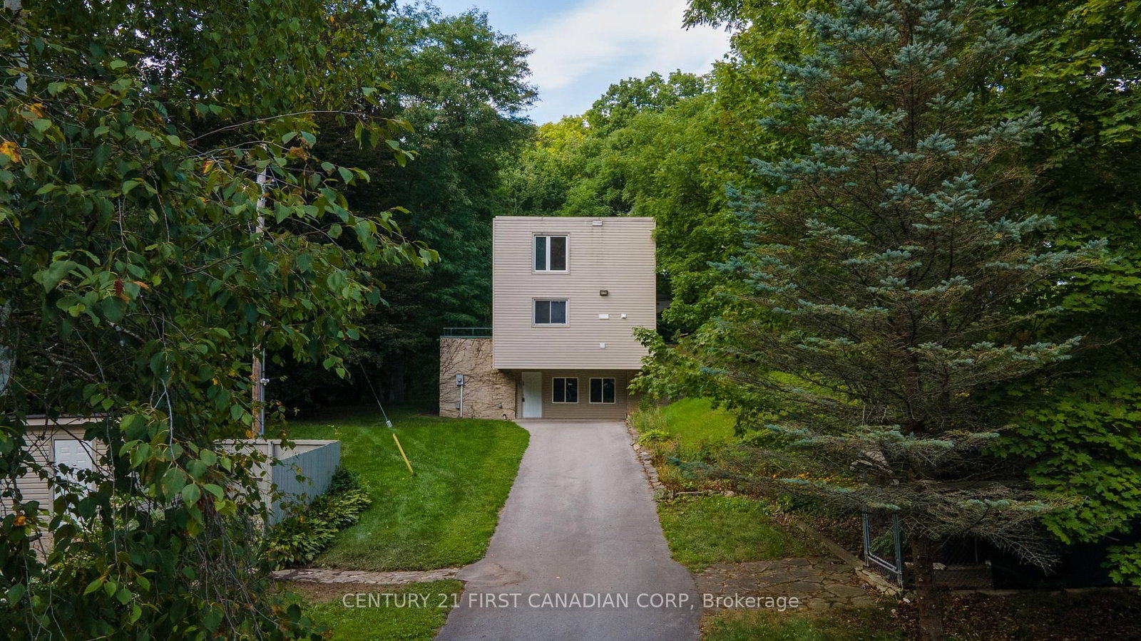 2546 Westdel Bourne • London South, ON photo 6