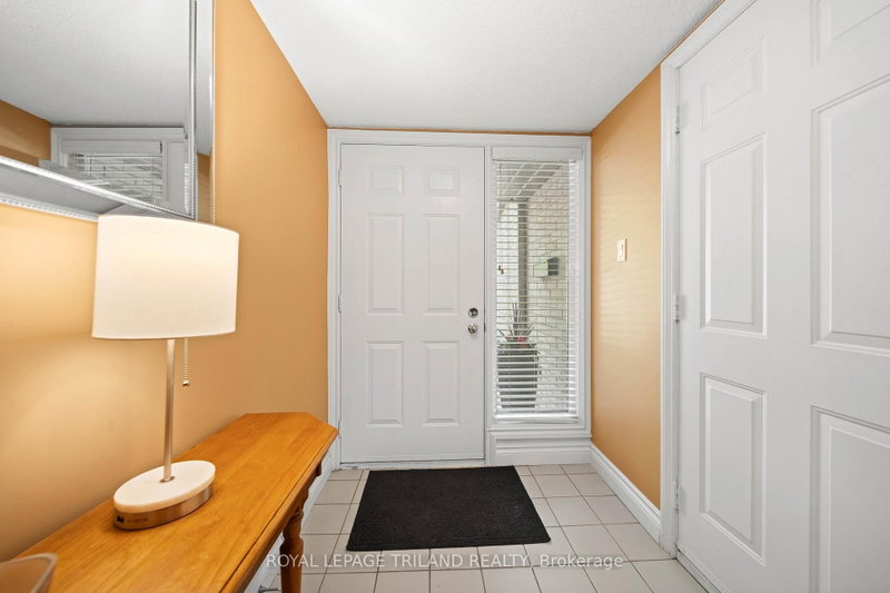 4 - 1399 Commissioners Road W