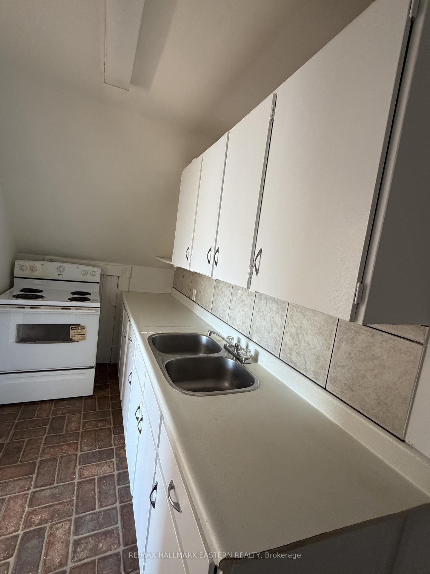 194 London Street • Peterborough, ON photo 10
