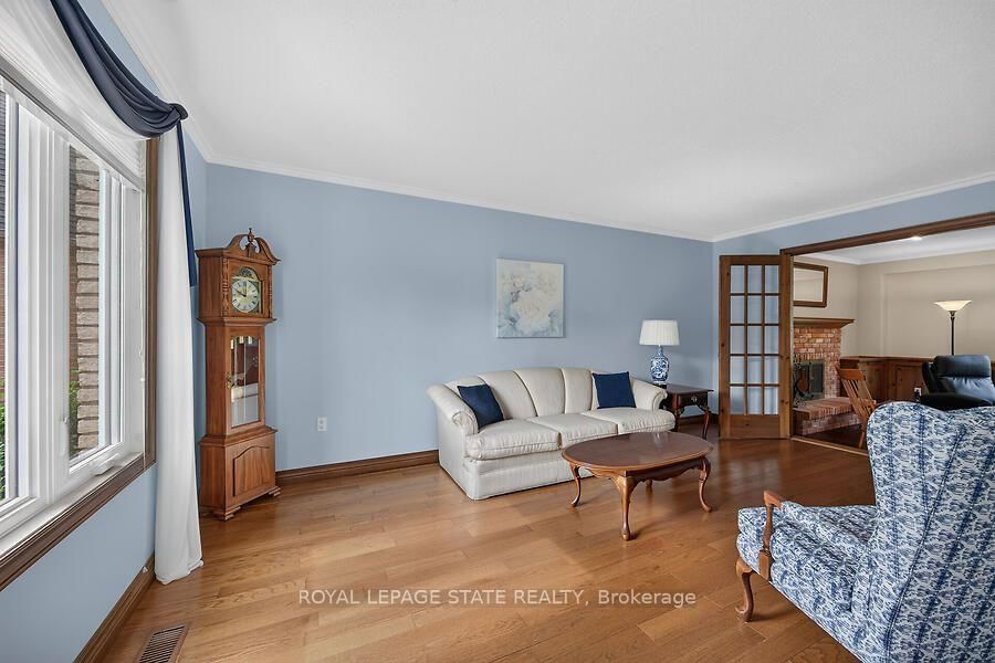 109 Maple Drive • Hamilton, ON photo 3