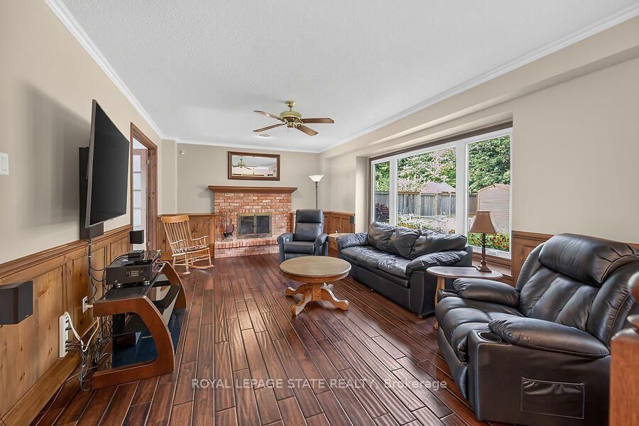 109 Maple Drive • Hamilton, ON photo 6