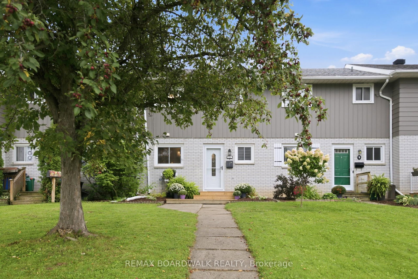 11 Maple Avenue • Brockville, ON photo 1