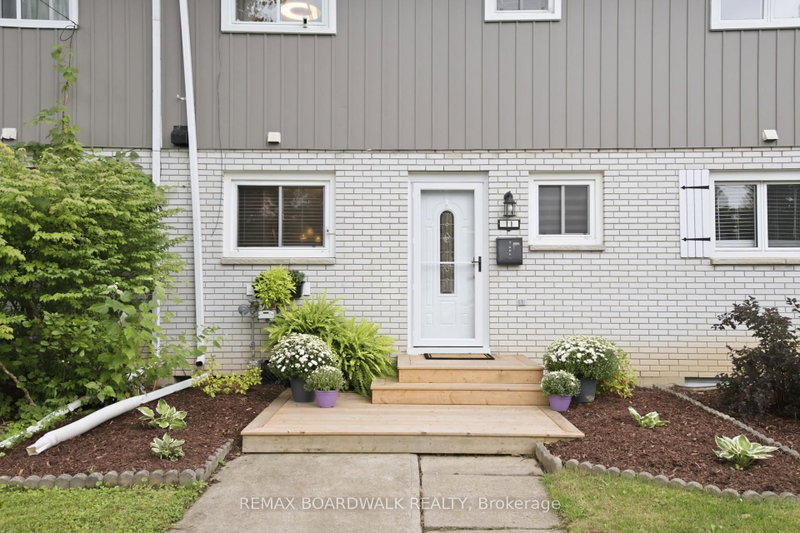 11 Maple Avenue