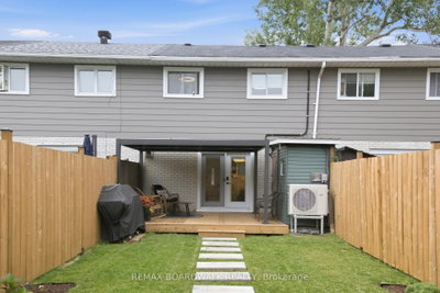11 Maple Avenue • Brockville, ON photo 9