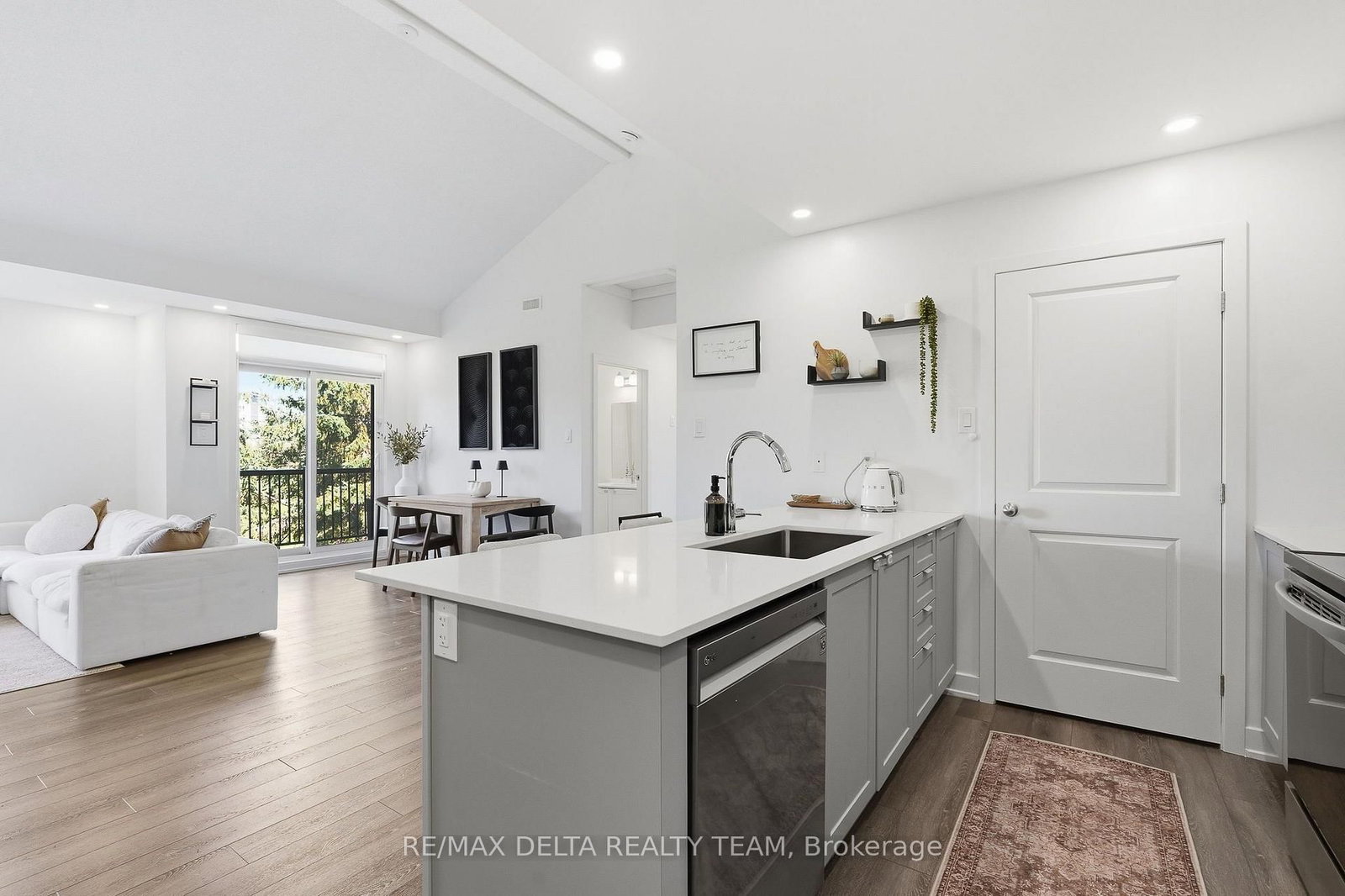 400 C Rolling Meadow Crescent • #13 • Ottawa, ON photo 15