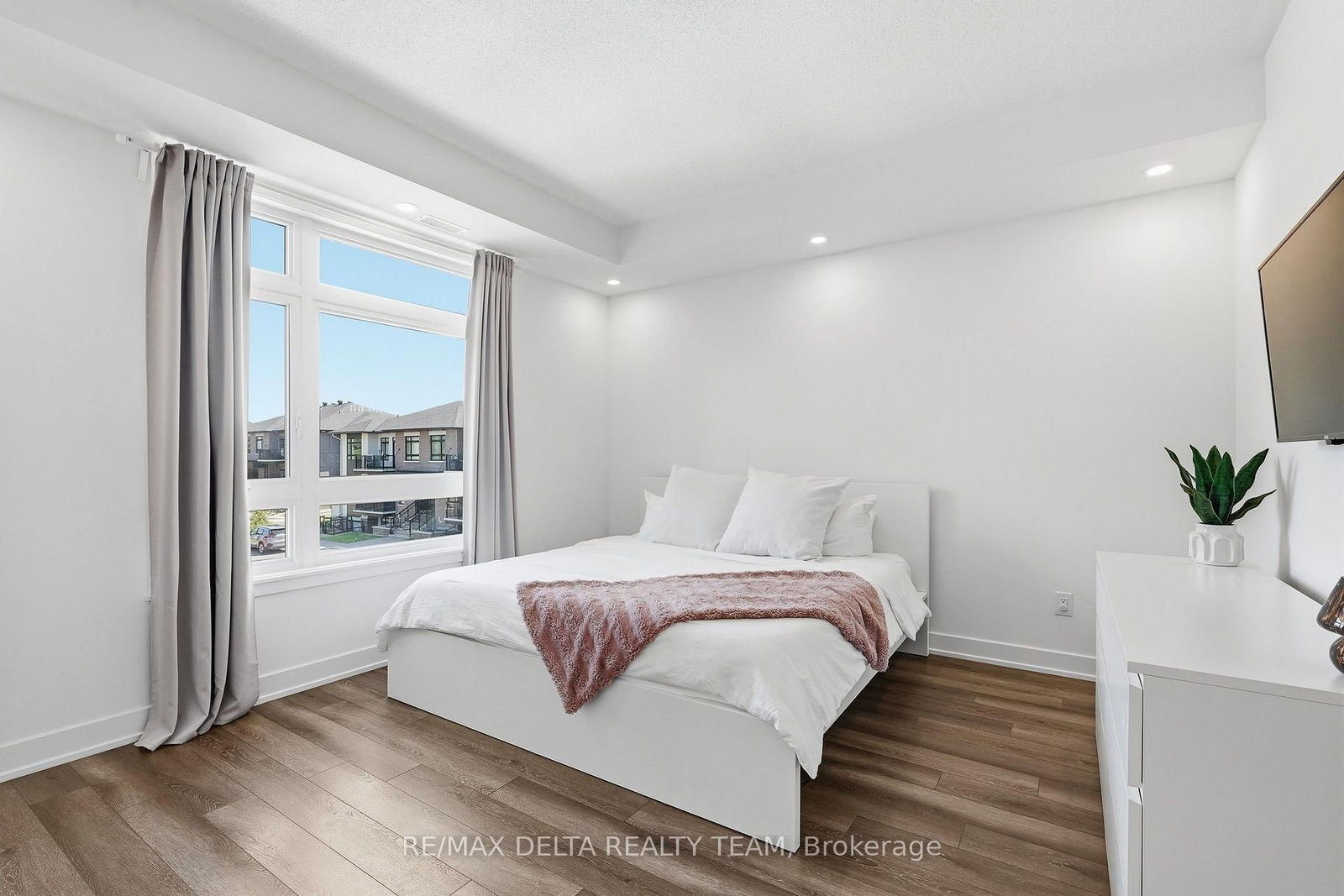 400 C Rolling Meadow Crescent • #13 • Ottawa, ON photo 17