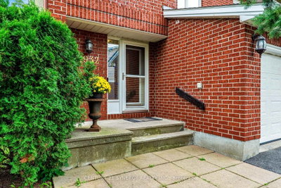 1932 Ashmont Street • Ottawa, ON photo 2