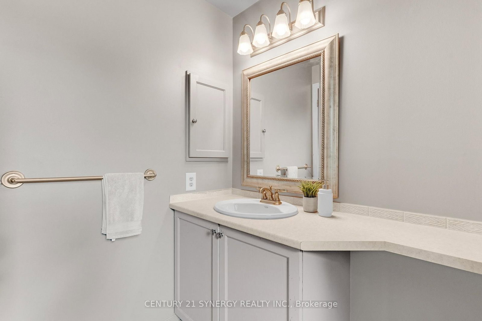1932 Ashmont Street • Ottawa, ON photo 20