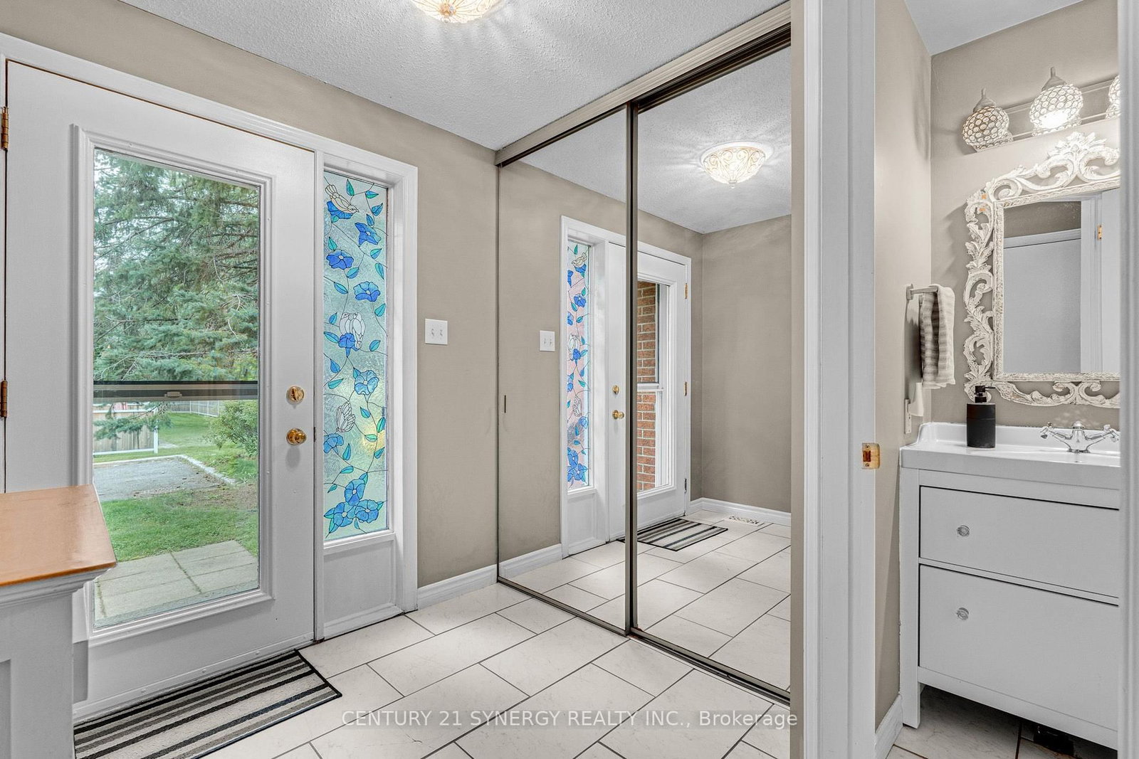 1932 Ashmont Street • Ottawa, ON photo 3