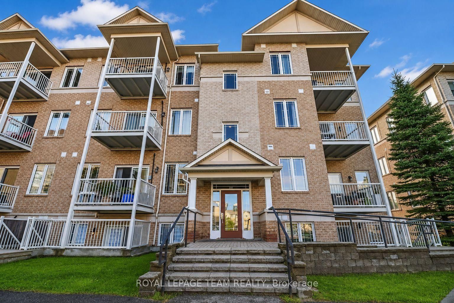 Front view of 6-200 Paseo Private, Ottawa