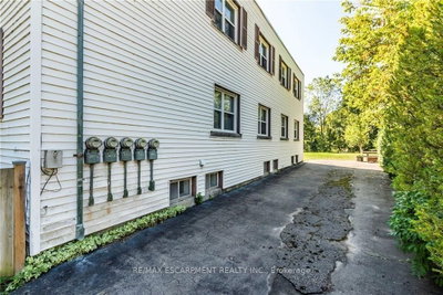 13 McMaster Avenue • Welland, ON photo 4