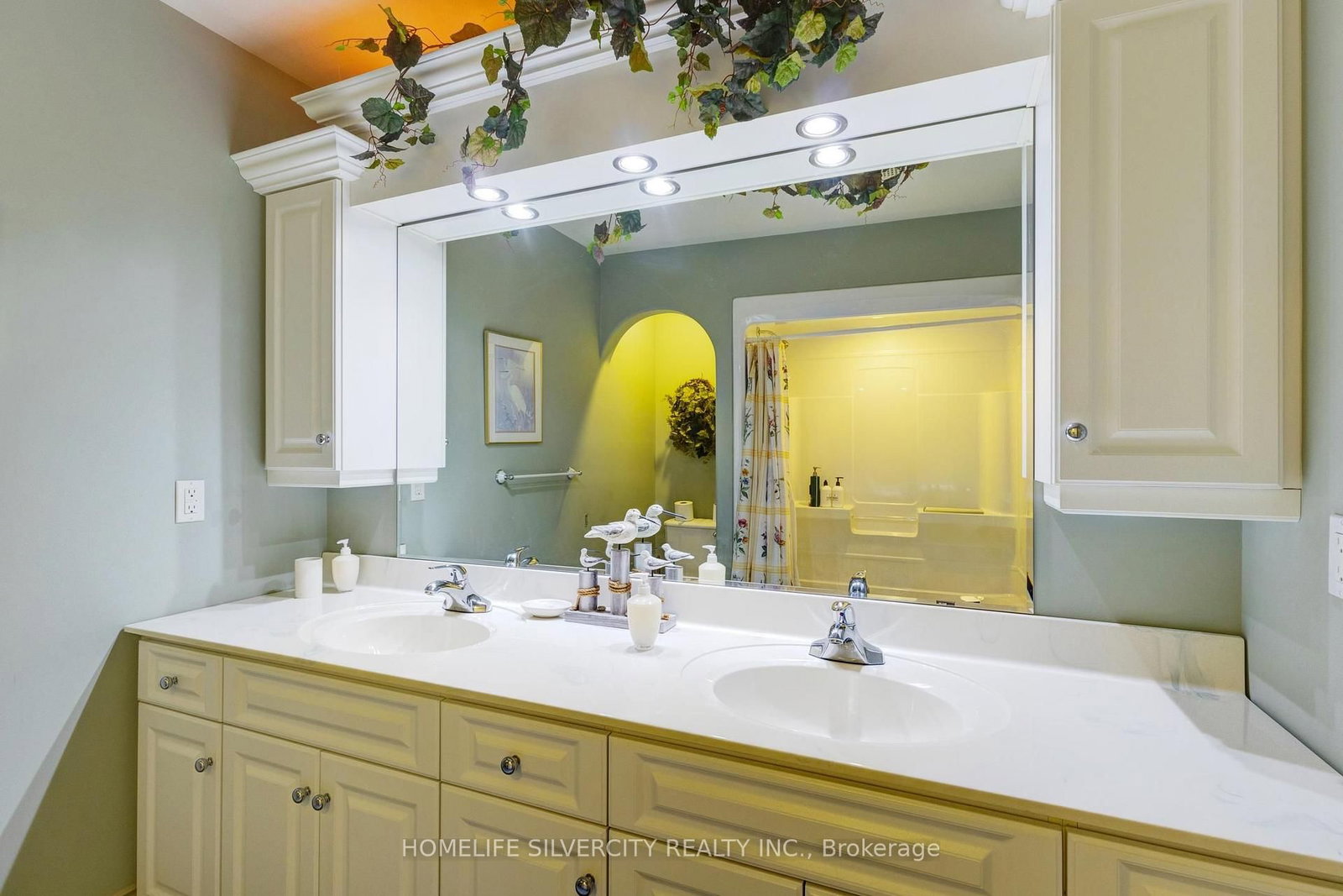 21000 Admiral Drive • Lakeshore, ON photo 15